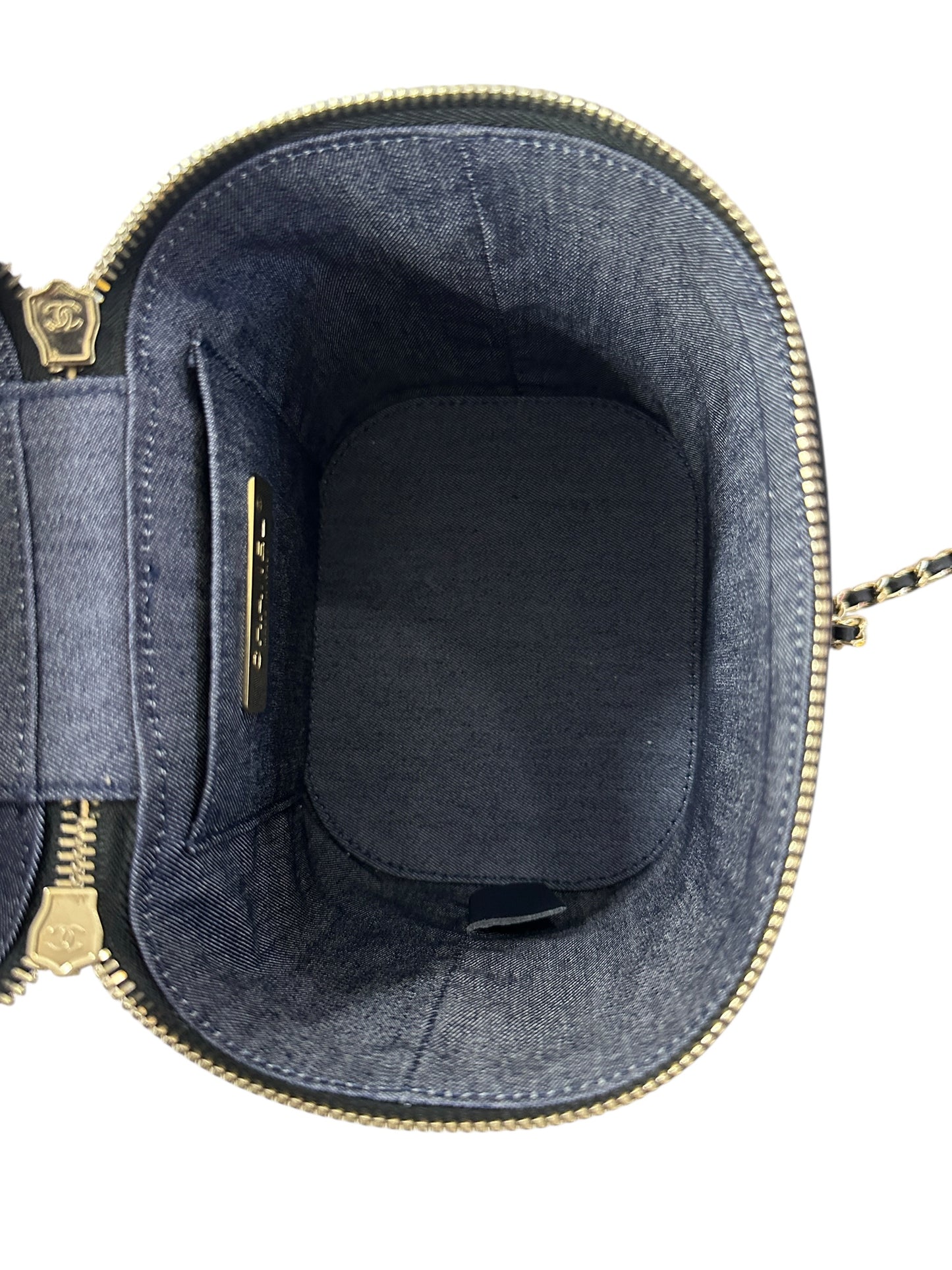 Chanel Filigree Vanity Case Leather Bag Black Gold Hardware CH2097