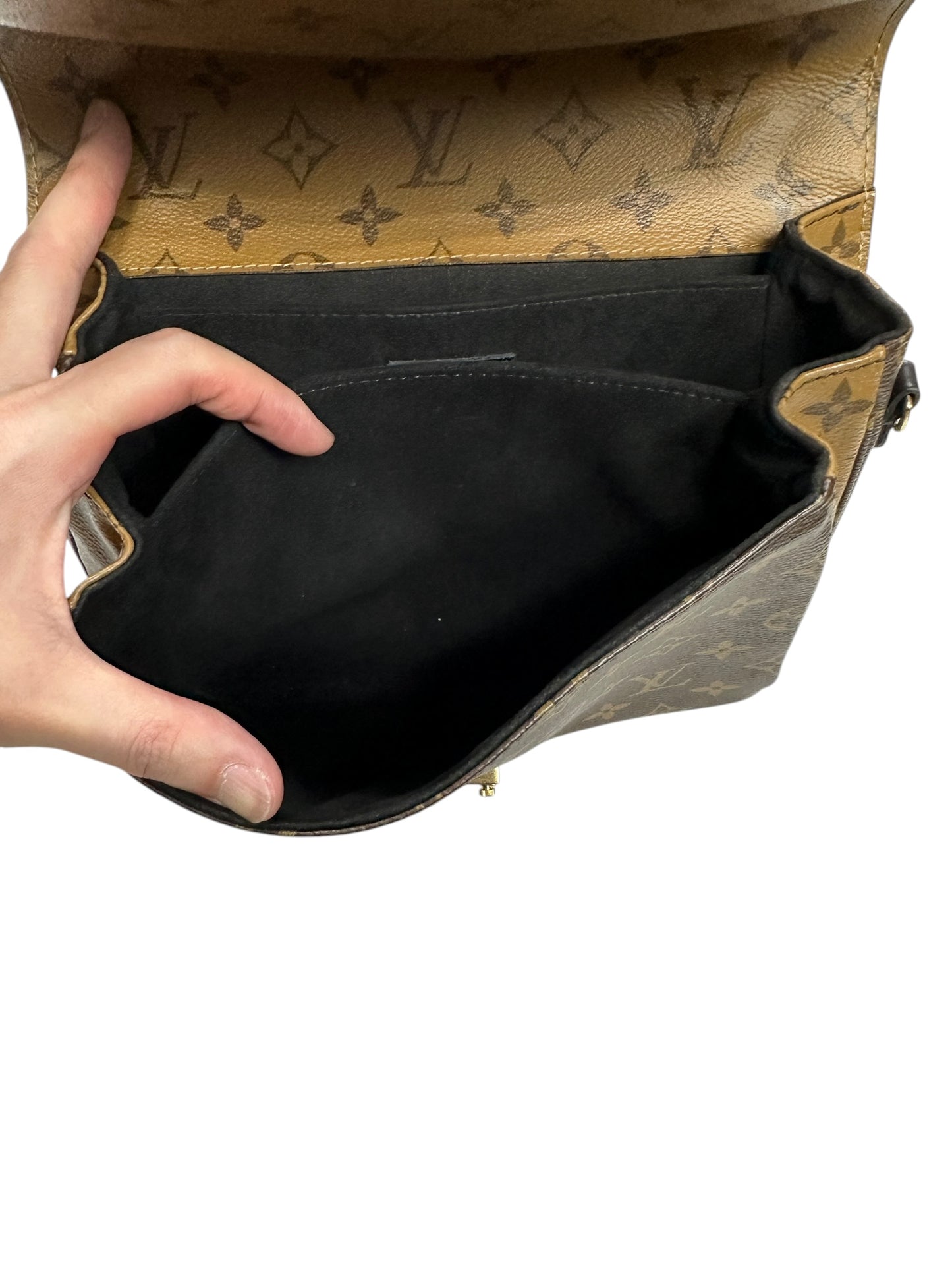 LOUIS VUITTON Monogram Reverse Dauphine MM Shoulder Bag LO2350