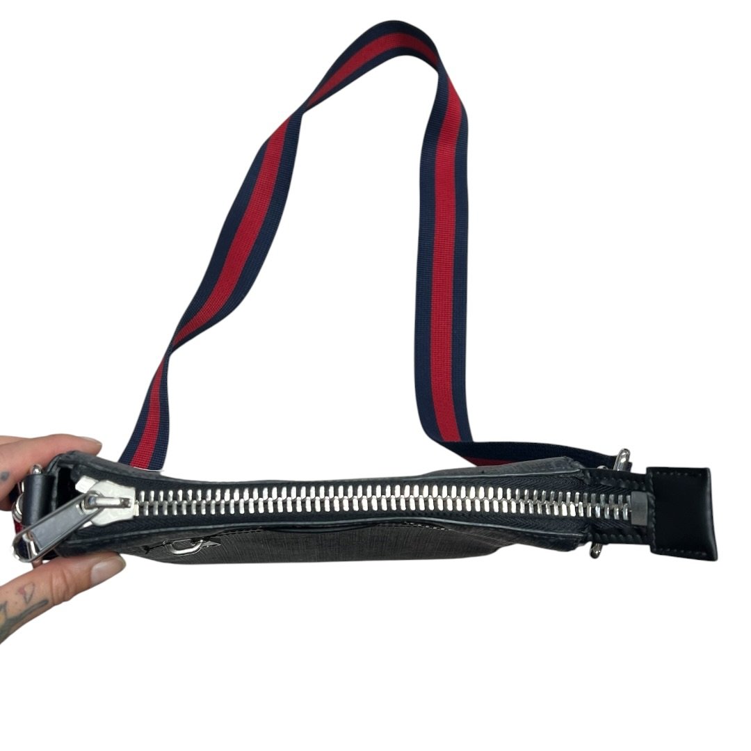GUCCI GG Supreme Canvas GG Supreme Messenger Bag Shoulder Bag Black, Grey, Red, Blue Silver Hardware GU617