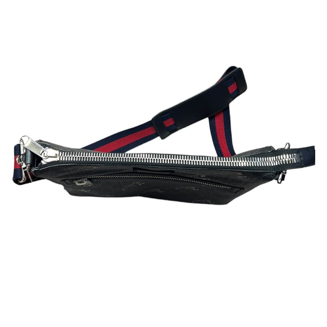 GUCCI GG Supreme Tiger Print GG Supreme Messenger Bag Messenger Bag Grey, Black, Multi-color Silver Hardware GU625