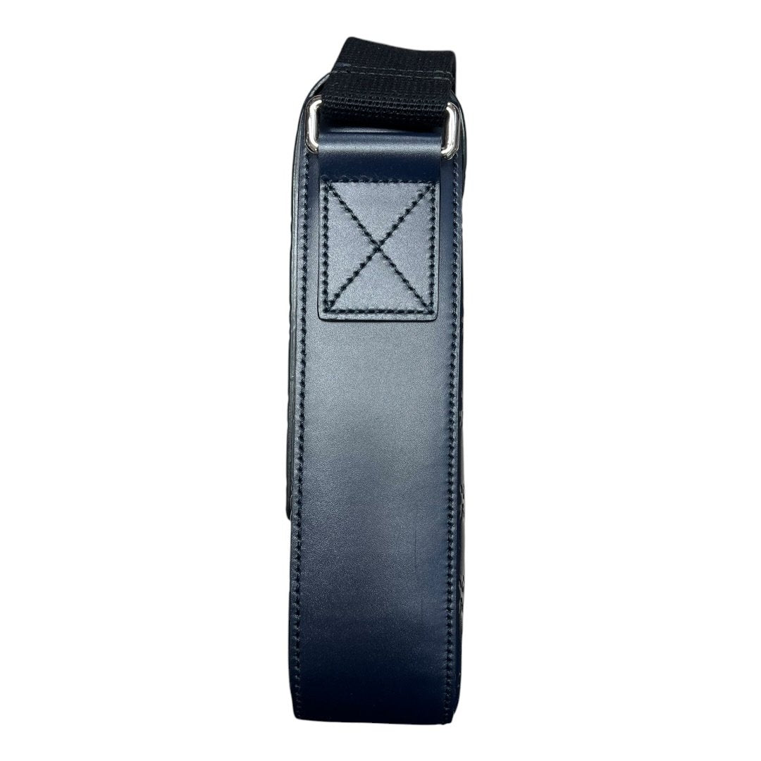 GUCCI GG Embossed Leather GG Embossed Messenger Bag Navy Blue Silver Hardware Gu651