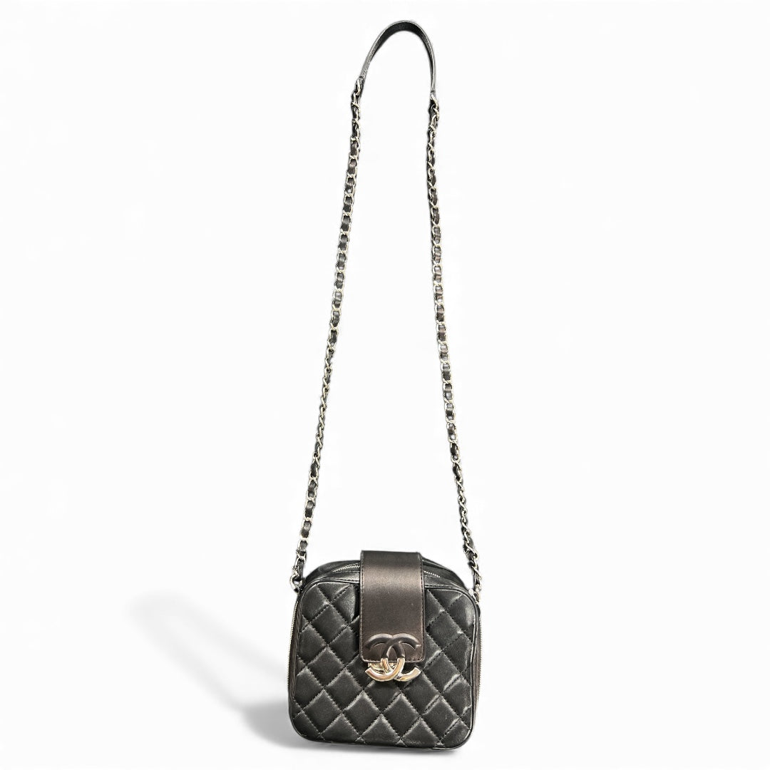 CHANEL Matelassé Chain Shoulder Bag  CH1985