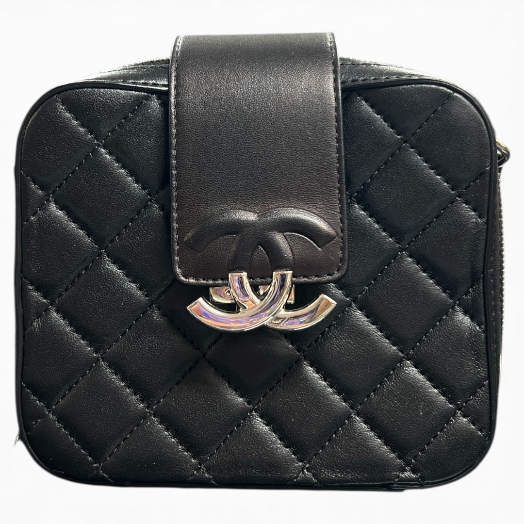 CHANEL Matelassé Chain Shoulder Bag  CH1985