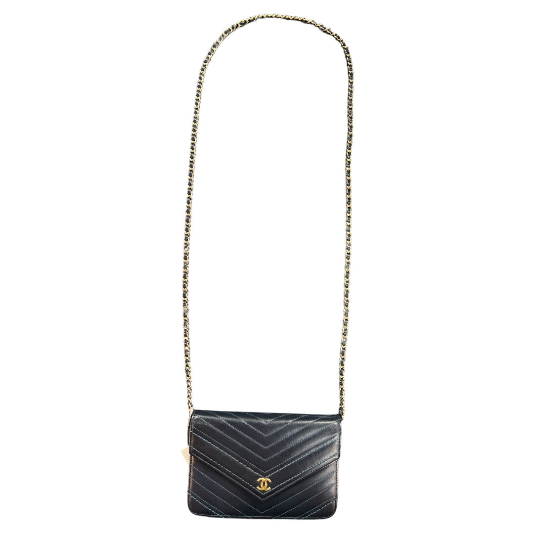 CHANEL Chevron V-Stitch Chain Shoulder Bag CH2052