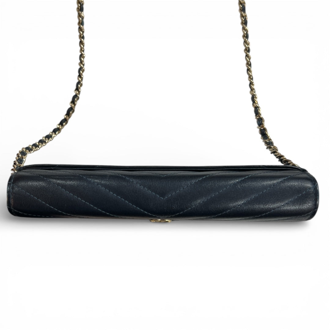 CHANEL Chevron V-Stitch Chain Shoulder Bag CH2052