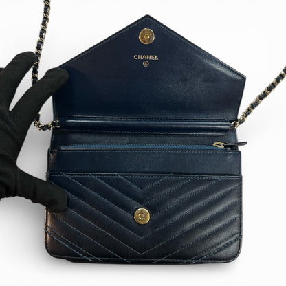 CHANEL Chevron V-Stitch Chain Shoulder Bag CH2052
